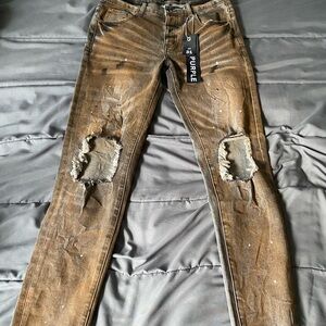 Brown Skinny Jeans with Whiskering Effects
